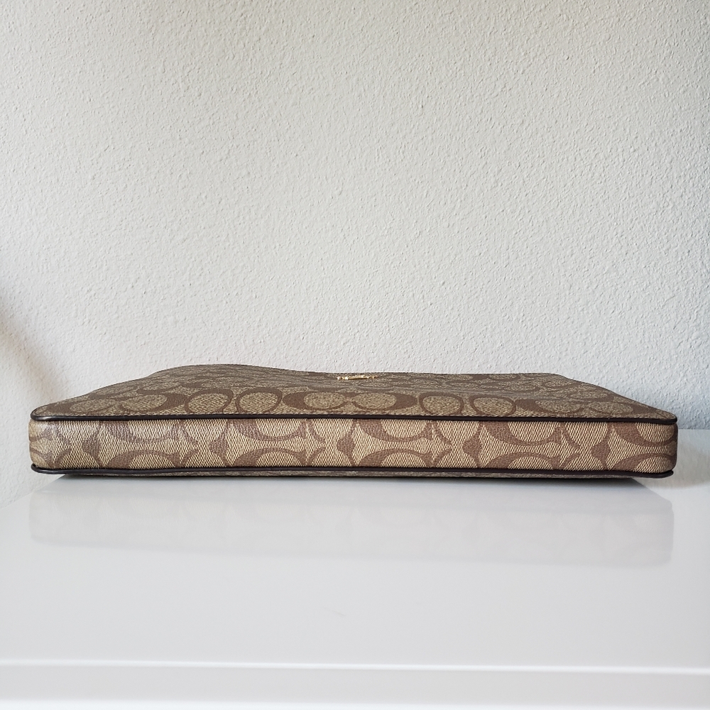 ❗SOLD❗❤Coach | Laptop Sleeve In Colorblock Signature - Picture 8 of 16